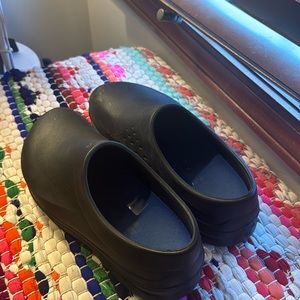 Black Tredsafe clogs